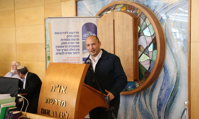 בנט: השמאל שולח תחקירנים לחפש את הרבנים