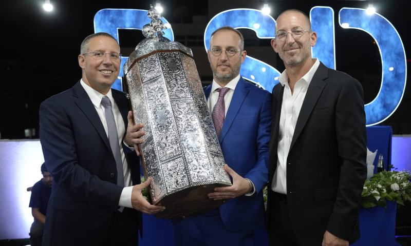 במעמד בכירי המגזר: הכנסת ספר תורה למשרד הפרסום