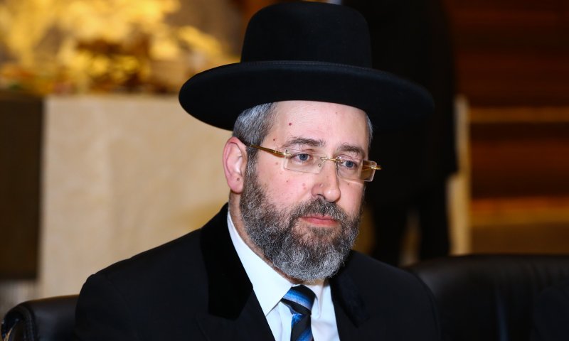 הרב לאו מגבה את רב מכבי האש המתפטר