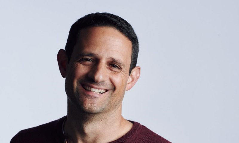 היוצר הסרוג והמילואימניק אמיר בן גל באלבום בכורה