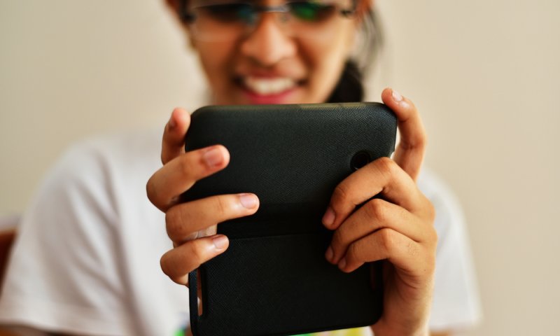 הדיינים קבעו: האישה לא בגדה בבעלה בפייסבוק