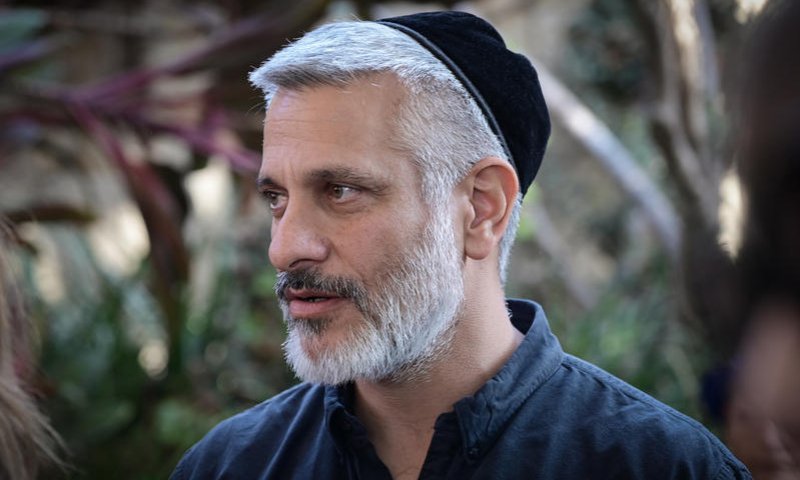 אביתר בנאי חושף: ההתמכרות הקשה ותהליך הגמילה