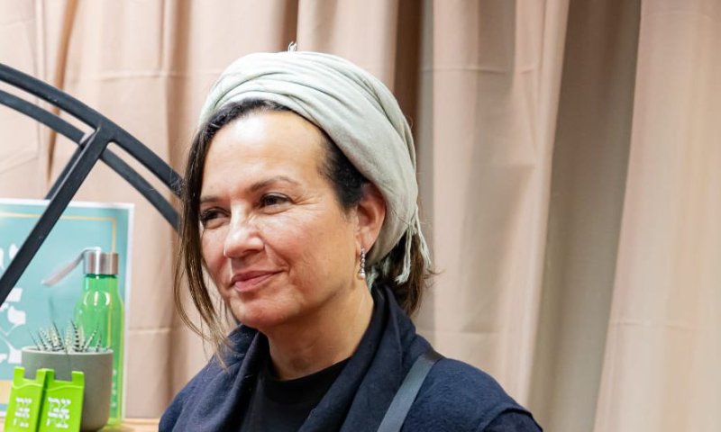 מתחזקת? צופית גרנט תועדה עם כיסוי ראש