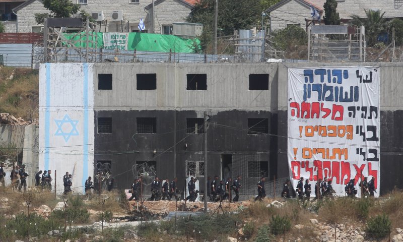 דרמה: בג"צ הורה להרוס את בתי דריינוף בבית אל