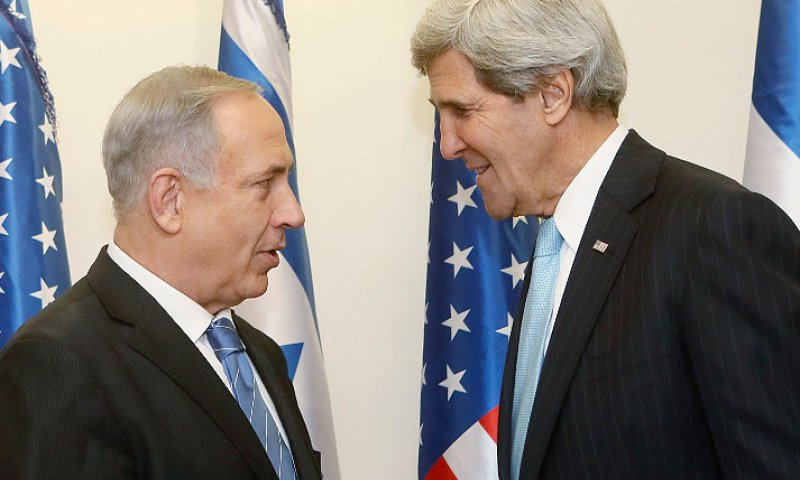 נתניהו נפגש עם ג'ון קרי: אבו מאזן מחבק רוצחים, זו שערוריה