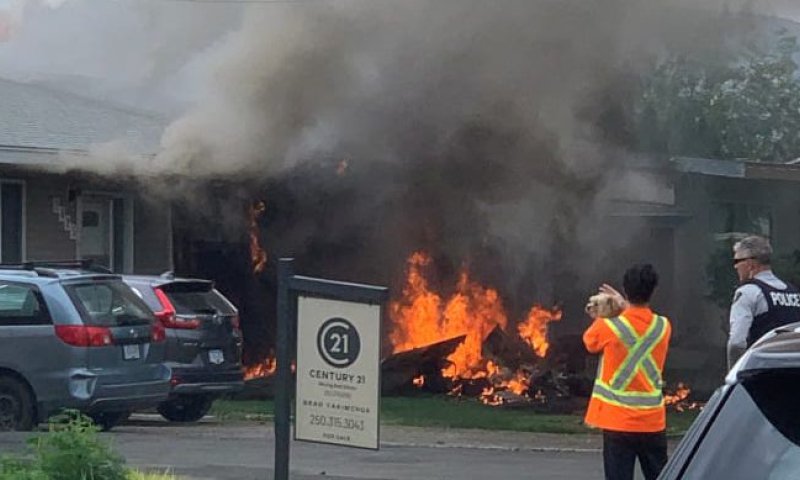 קנדה: מטוס התרסק על בית בזמן מטס הצדעה לרופאים
