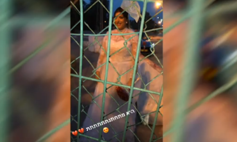 מרגש: החברה רותקה- הכלה הגיעה לש"ג. צפו