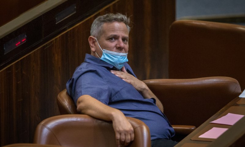 סערה בעקבות מודעה של מרצ | לפיד: "קשה מנשוא"