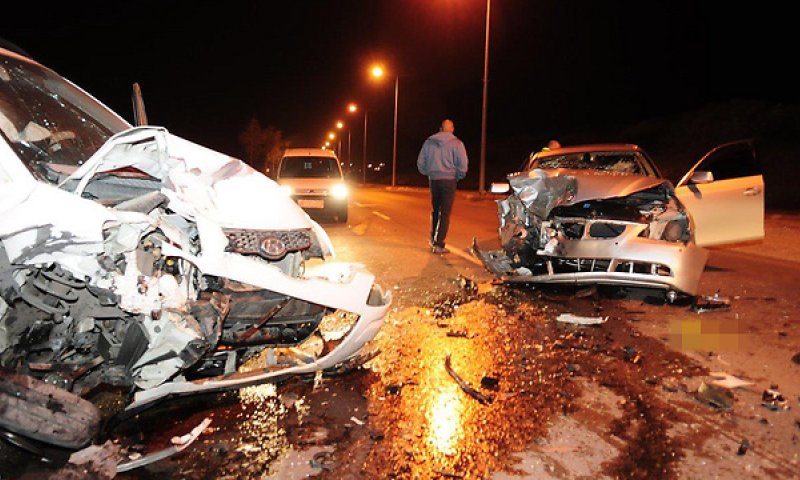 אם ושני ילדיה נפצעו קשה, הנהג הפוגע נמלט ברגל