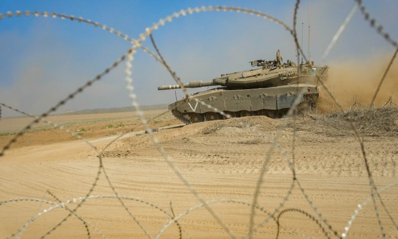 בלב הלחימה: טייס קרב שוחח עם בנו השריונר| צפו