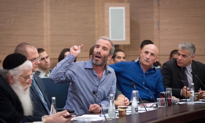 שטרן לרב בראלי: 'תתבייש לך, קח את התמונה לאשתך'