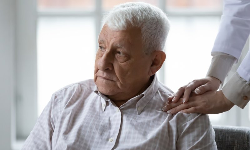 בין החיים למוות: הסבים והסבתות שנותרים מאחור