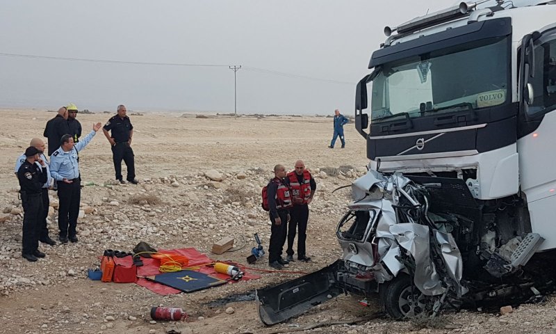 תאונת דרכים קטלנית: הרכב נמרח לתוך המשאית