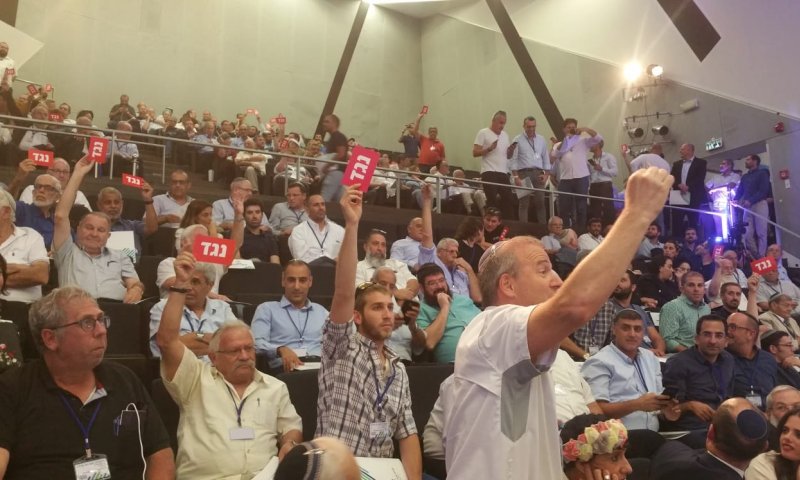 נצחון לבנט: חברי המרכז אישרו את החוקה החדשה