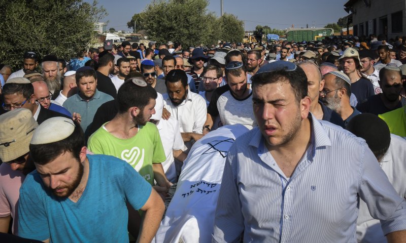 זמני התפילות וניחום האבלים בבית משפחת שנרב