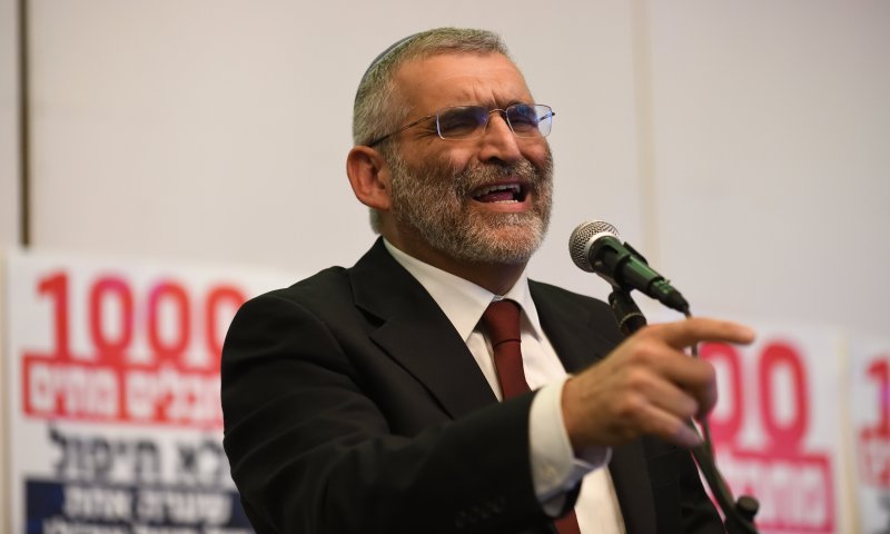 "אני מזועזע": מיכאל בן ארי התעמת עם הרב שפירא