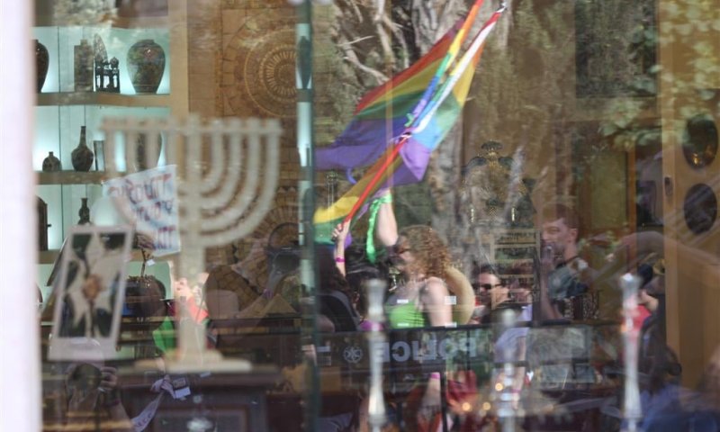 אם המציאות משתנה גם ההלכה משתנה? (היחס להומואים)