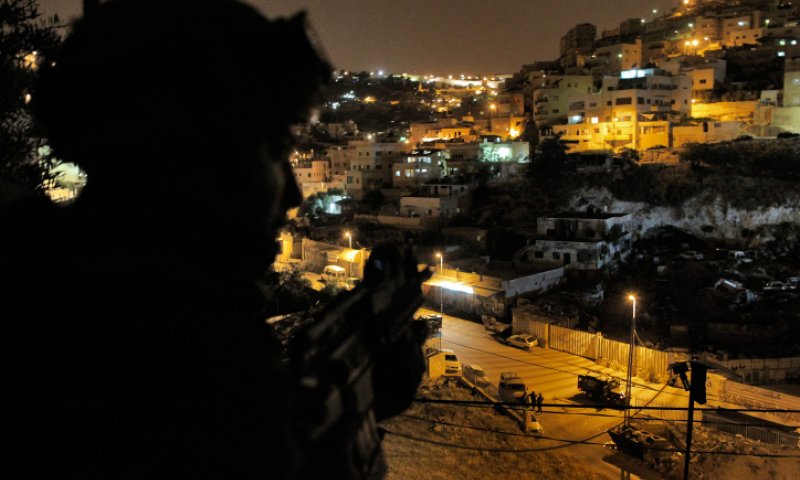 מחבלים עם אופנוע וM-16 בחלון: מסתערבים בפעולה | צפו