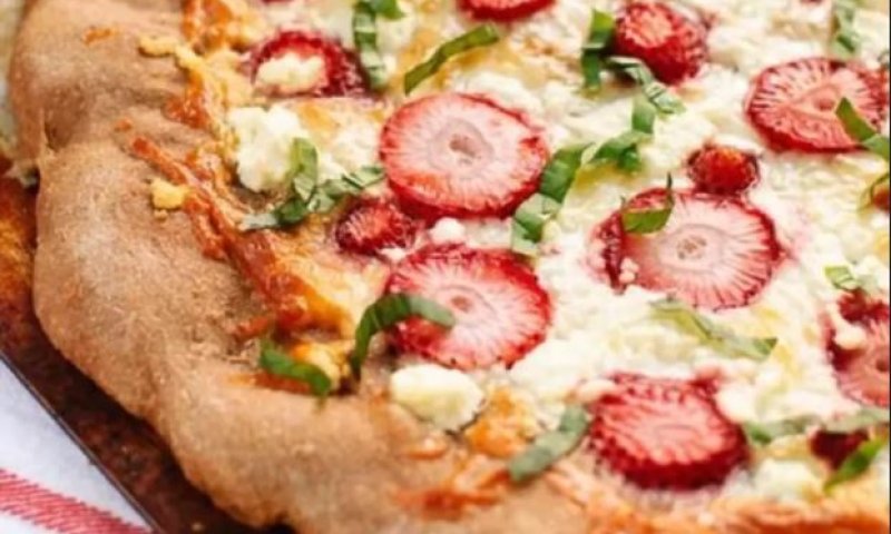 החיים תותים?הפיצה ההזויה ששברה שיאים ברשת