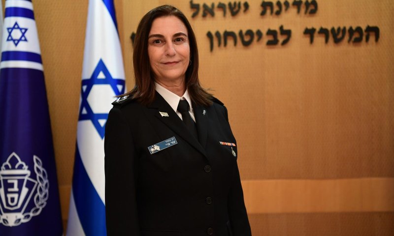 נציבת שב"ס, קטי פרי, מודיעה על פרישה