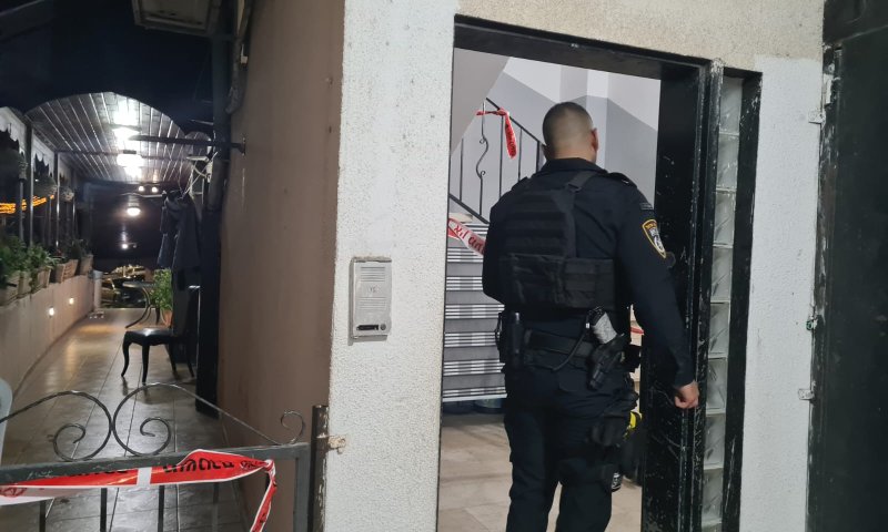 חשד לרצח בטייבה: אם ושני בניה נדקרו למוות