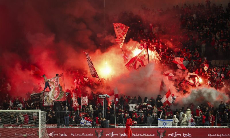 כתב אישום נגד אוהד שהבריח 8 רימוני עשן לדרבי התל אביבי