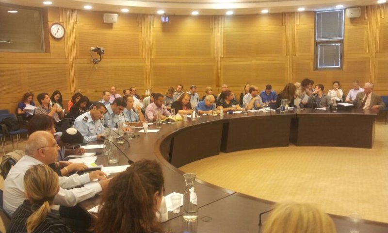 "האינטרנט &ndash; שדה קרב להתגוששות בין בני-נוער"