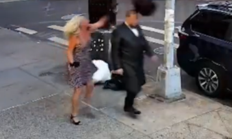 אנטישמיות בברוקלין: אישה העיפה כובע ליהודי ונעצרה