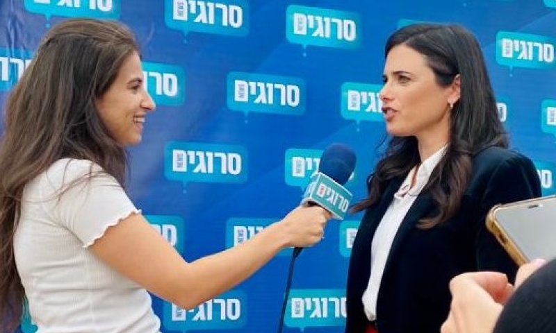 הסדרה שאיילת שקד אהבה: צפו בשאלון סרוגים