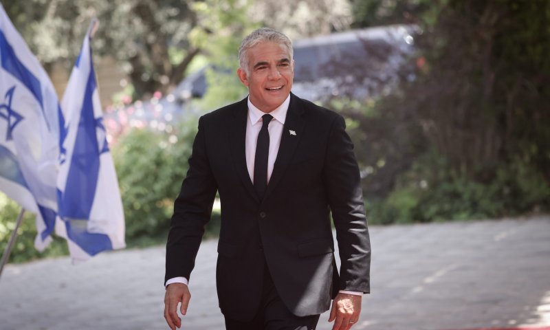 "לפיד עסוק במינויים אישיים וממתין להיות ראש ממשלה"