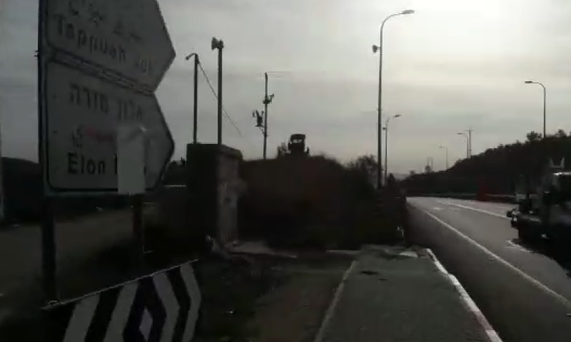 צפו: מנכ"ל 'עוצמה יהודית' נפגע בפיגוע אבנים