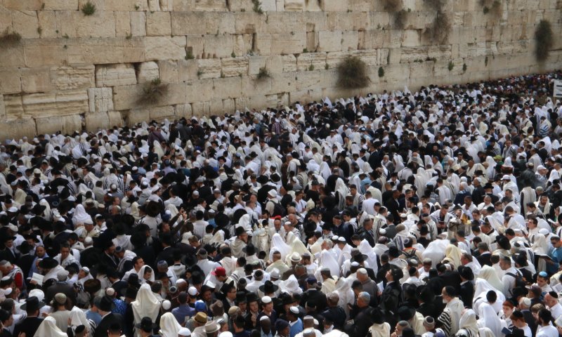 עשרות אלפים במעמד ברכת הכהנים בכותל המערבי