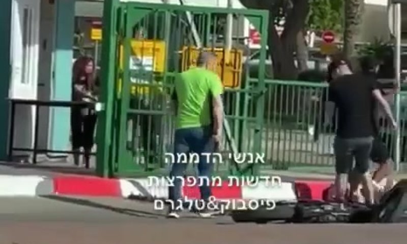 פיגוע דקירה בבאר שבע; אזרחים השתלטו על המחבל