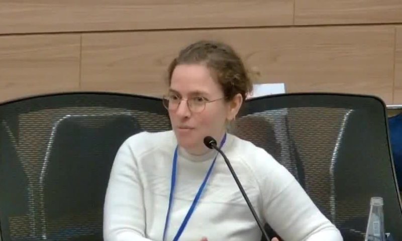 פעילת השמאל הגיעה לכנסת, ונאלצה לחשוף מי מממן אותה. צפו