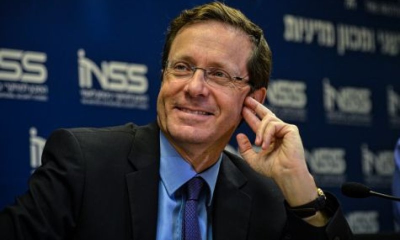 החוץ להרצוג, כבל לכלכלה: חלוקת התיקים ב'העבודה'