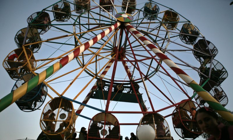 על חורבות נצרים בנו הפלסטינים לונה פארק