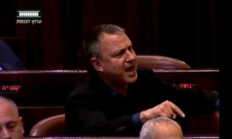 "יעלון רוצח ילדים"; עימות סוער במליאה; צפו