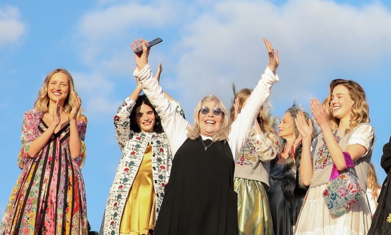 תצוגת טובהל'ה: גרביים בסנדלים תנכיות והגבעטרון