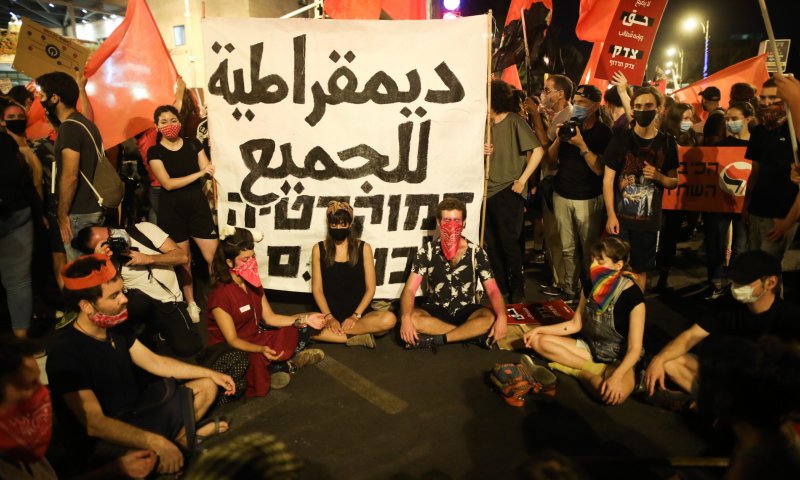 מחאת השמאל: אלפים מפגינים נגד ראש הממשלה