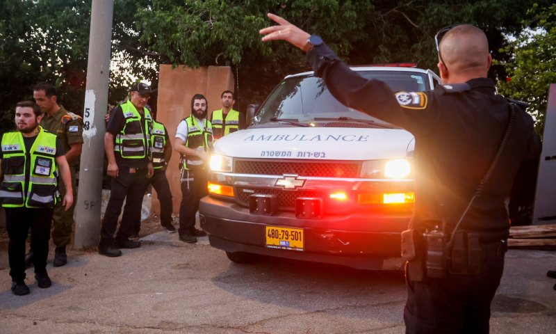 הוד השרון: בגלל בולען, החל פינוי של שני בניינים