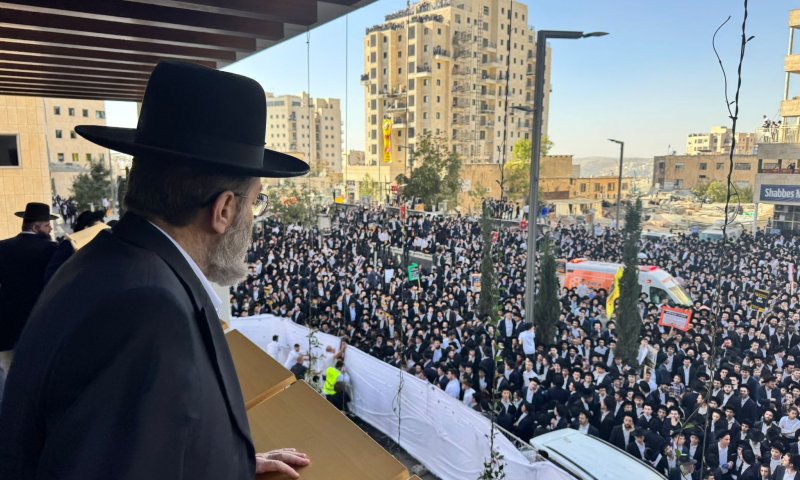 כתבי חדשות 12 ו-13 הותקפו בהפגנת החרדים . צפו