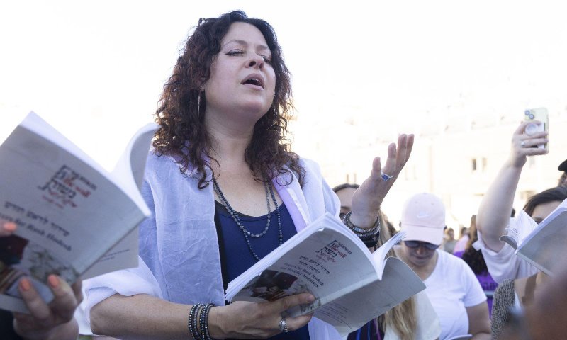 החזנית בתפילה של נשות הכותל: נשמה קרליבך