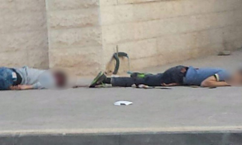 פיגוע דקירה בבית שמש; מחבלים ניסו לדקור בבית כנסת וחוסלו