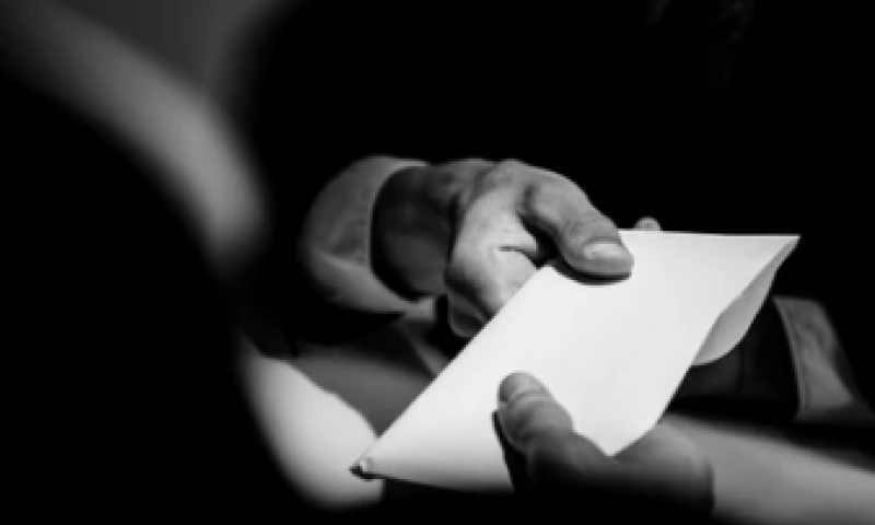 אירוע חריג: קציני משטרה מסרו מידע מסווג למשפחות פשע