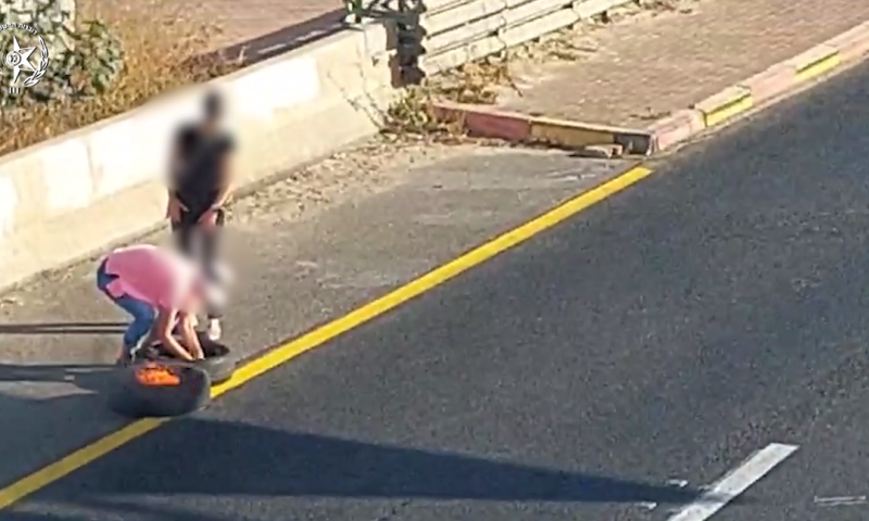 האנרכיזם בכביש: מתפרעות הבעירו צמיגים וסיכנו את הנהגים