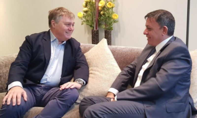 אשתו של המצטרף לגבאי חשפה: ניסה קודם את לפיד