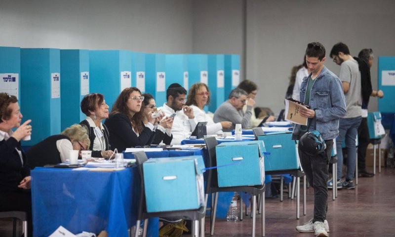 בין פריימריז לשלטון יחיד: איך נבחרו חברי הכנסת?