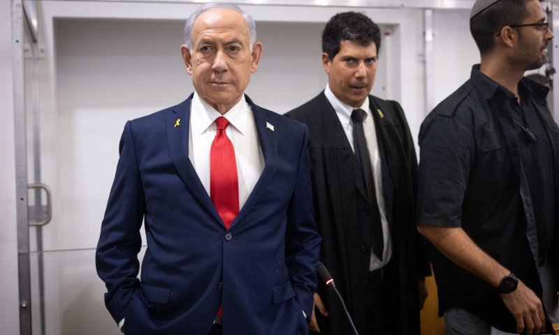 בשל "פגישה מדינית דחופה" &ndash; בוטלה עדות נתניהו מחר