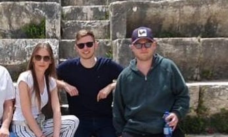 שברי עתיקות ואינסטגרם: יאיר נתניהו התארח בשומרון