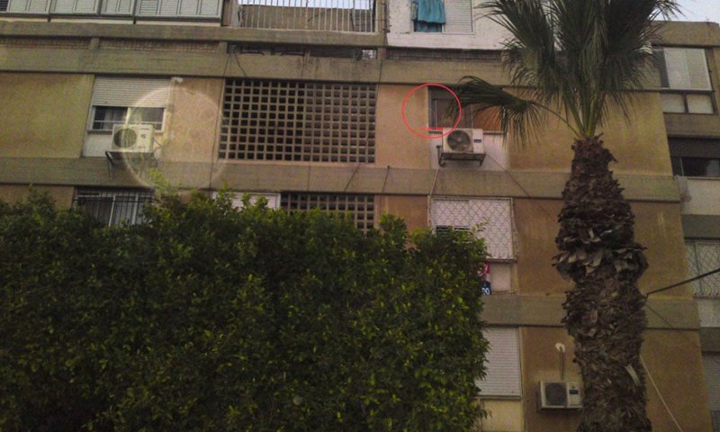 טרגדיה בבאר שבע: האב נפל אל מותו, אשתו וילדיו עלולים להיזרק מהבית